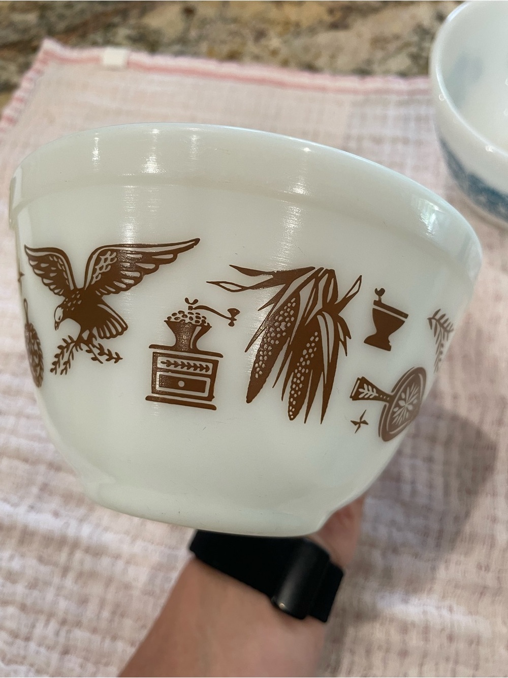 Vintage Pyrex #401 1.5pt mixing bowl - Picture 3 of 9
